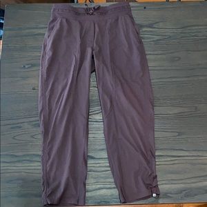 Lululemon cropped studio pant sz 6